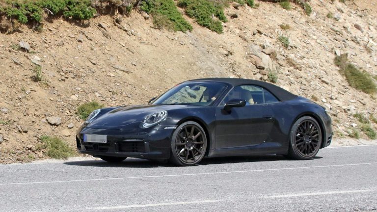 La future Porsche 911 (992) cabriolet esquisse ses formes