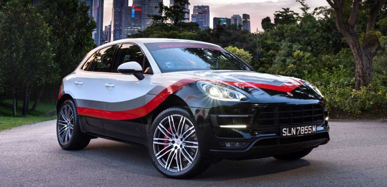 Porsche Macan Turbo avec Pack Performance look Motorsport pour l’Asie