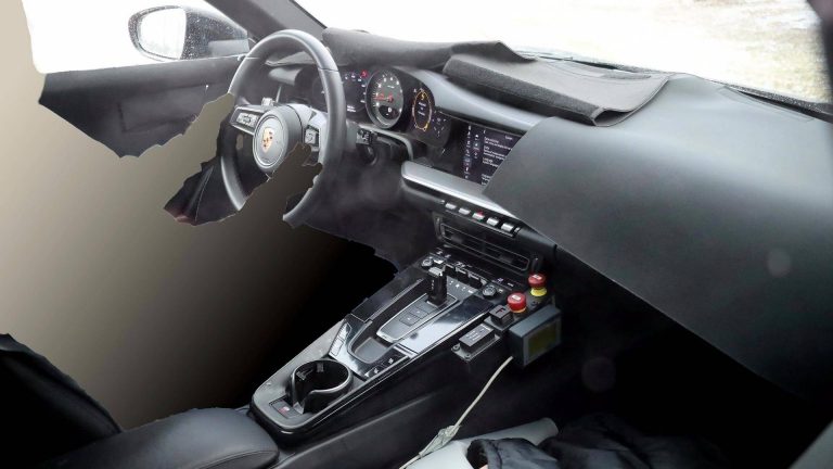 L’intérieur de la future Porsche 911 partiellement dévoilé