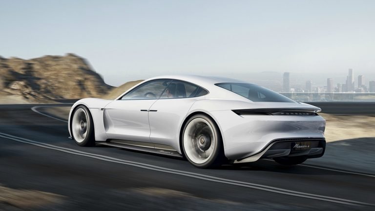 Porsche anticipe le succès de sa future berline 100% électrique