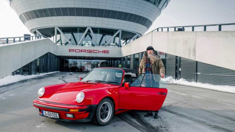 Magnus Walker, l’Urban Outlaw de Los Angeles visite l’usine Porsche de Leipzig