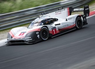Timo bernhard Porsche record nurburgring